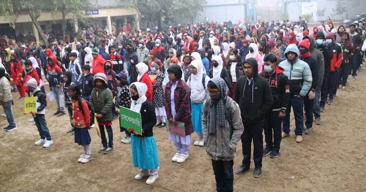 শীতের সকালে ফরিদপুরে গণিত উৎসব শুরু