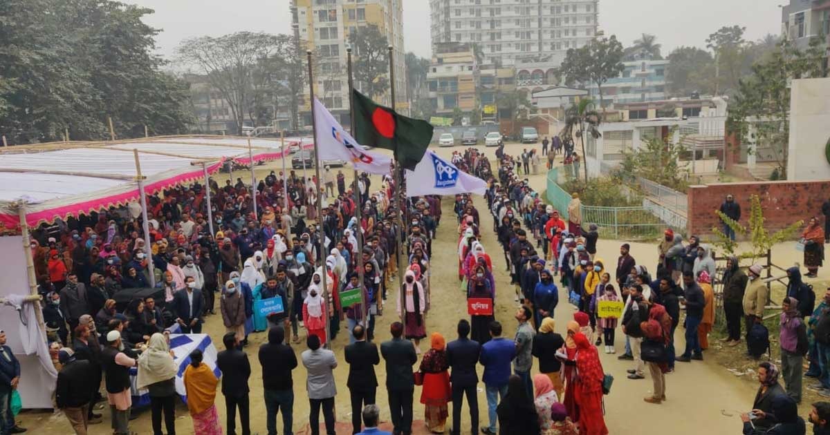 শীত উপেক্ষা করে গণিতের জয়োৎসবে