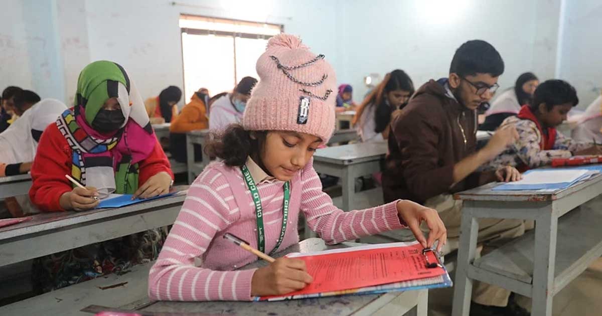 নারায়ণগঞ্জে উৎসবমুখর পরিবেশে গণিত উৎসব চলছে