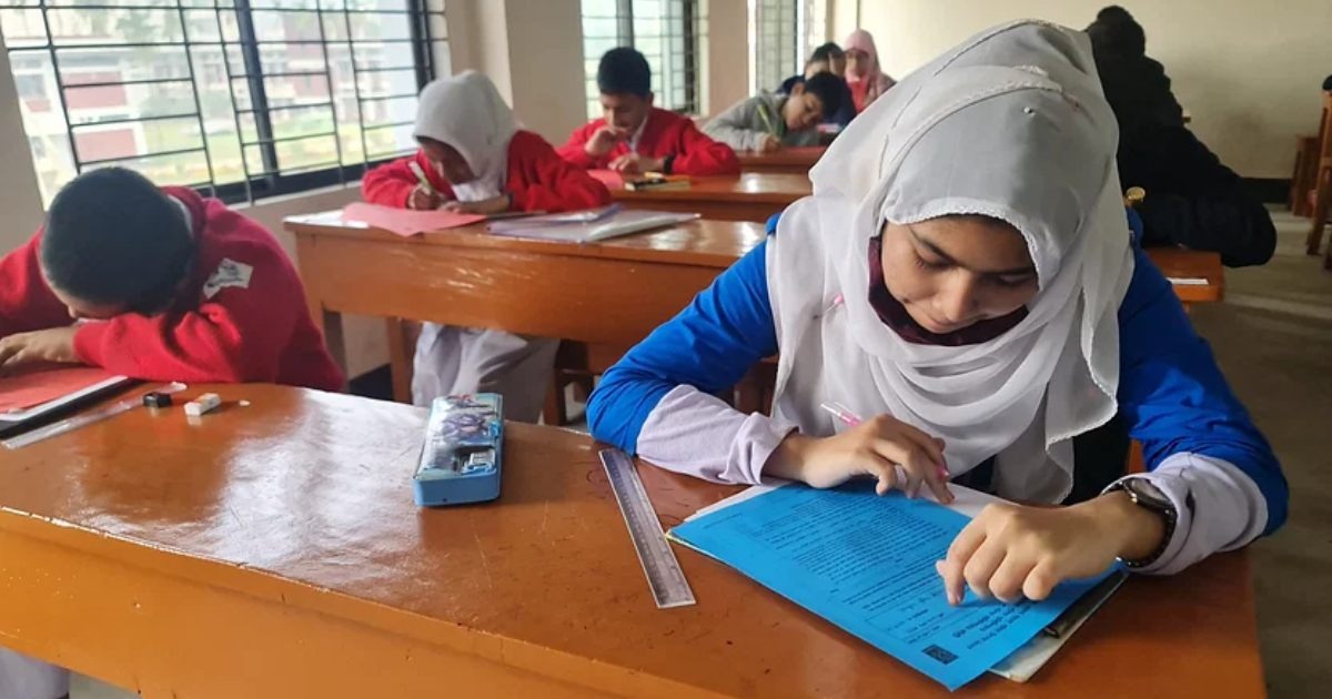 গাজীপুরে উৎসবমুখর পরিবেশে চলছে গণিত উৎসব